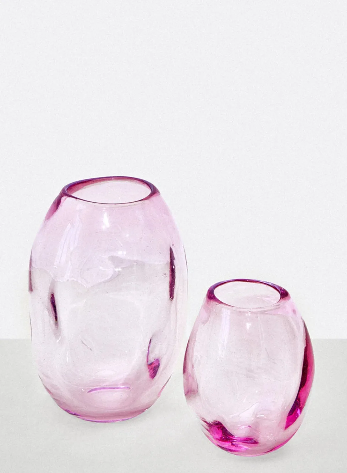 addled_vase_strawberry_la_2.webp SUSAN BIJL Addled Vase Strawberry, LARGE< Keuken & Tafelaankleding
