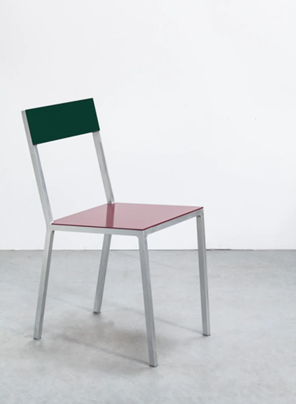 alu_chair_bordeaux_seat_c_0.webp SUSAN BIJL Alu Chair, Bordeaux Seat, Candy Green Back< Meubels