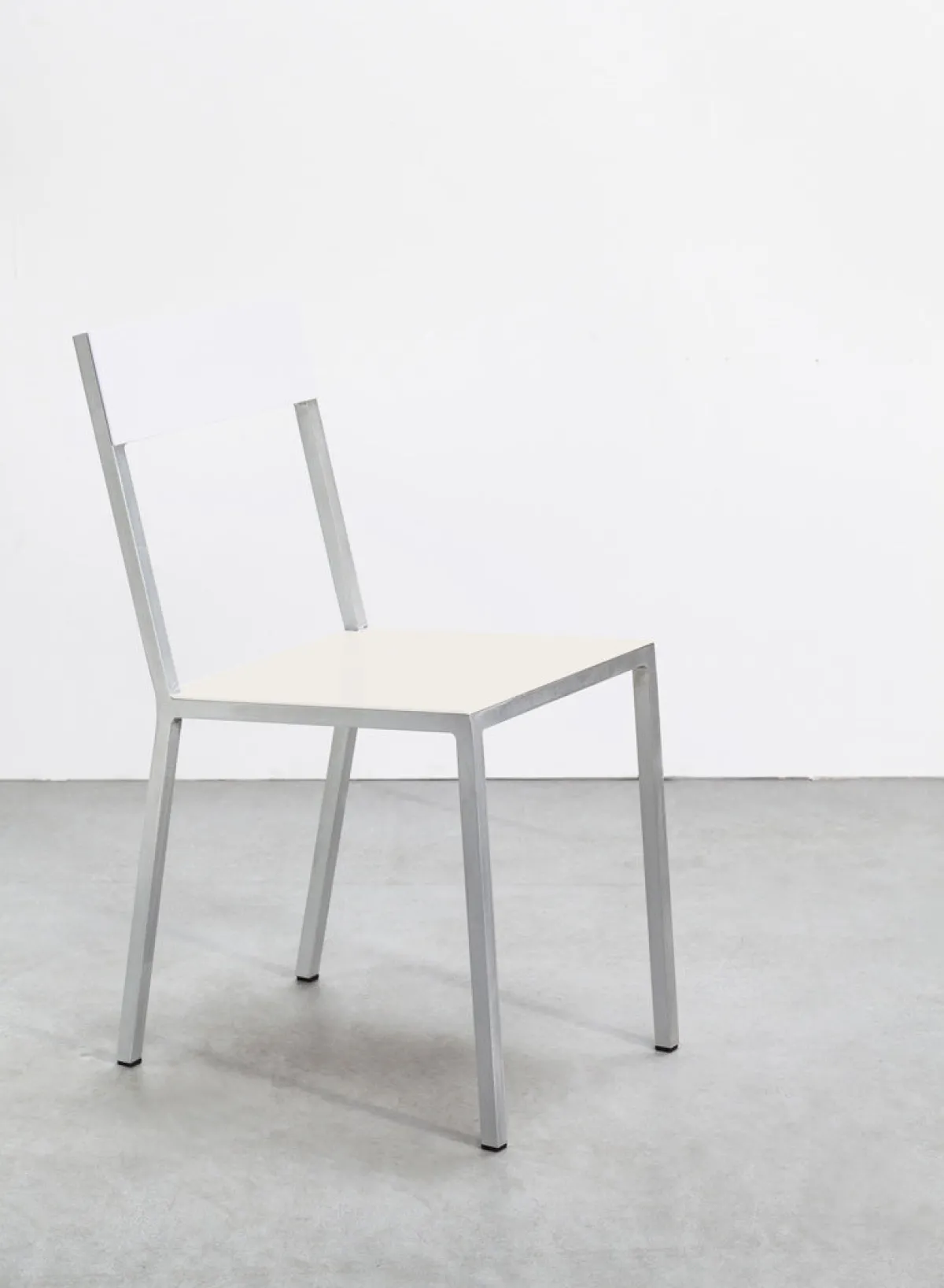 alu_chair_ivory_seat_whit_0.webp SUSAN BIJL Alu Chair, Ivory Seat, White Back< Meubels