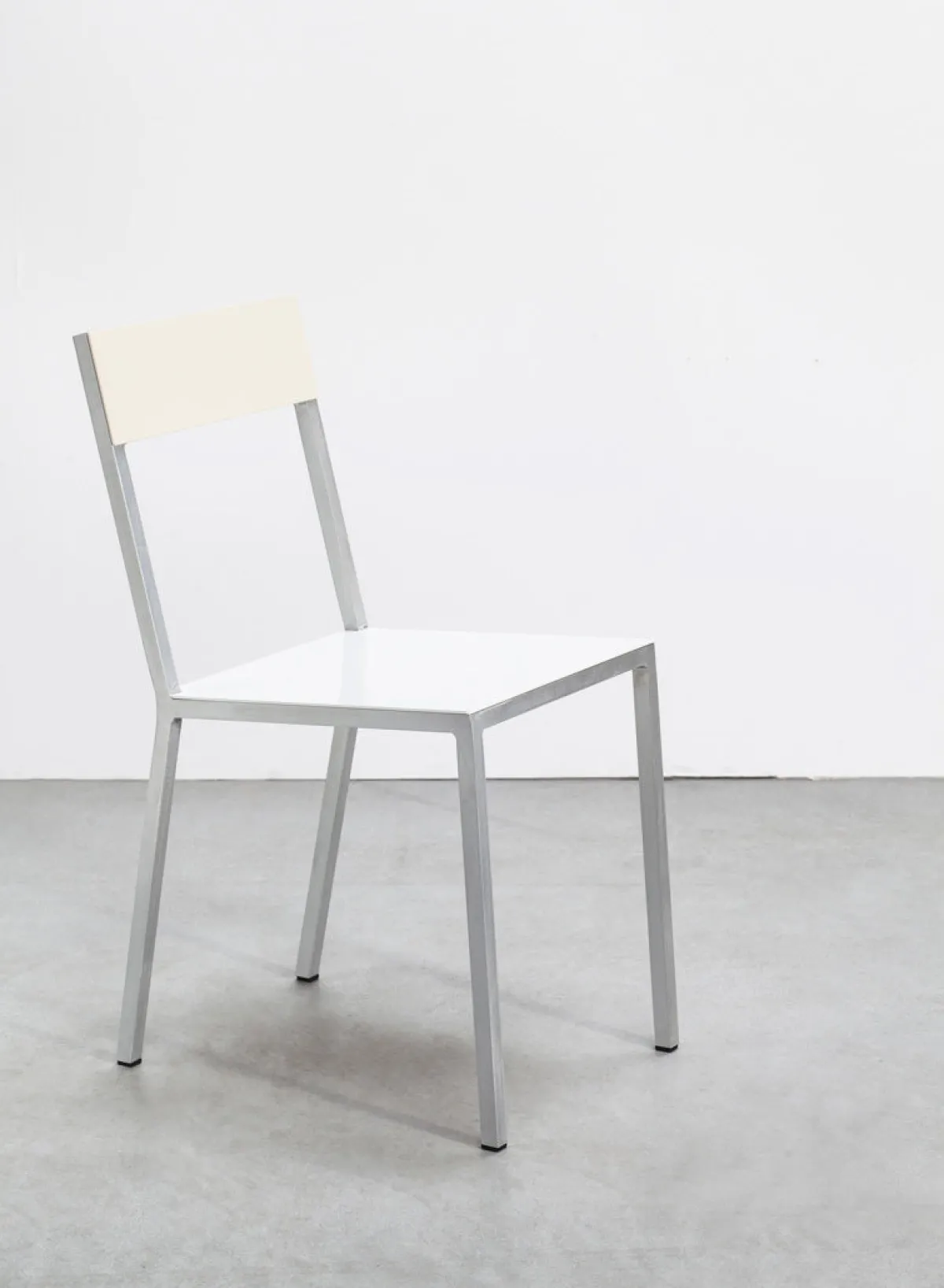 alu_chair_white_seat_ivor_0.webp SUSAN BIJL Alu Chair, White Seat, Ivory Back< Meubels