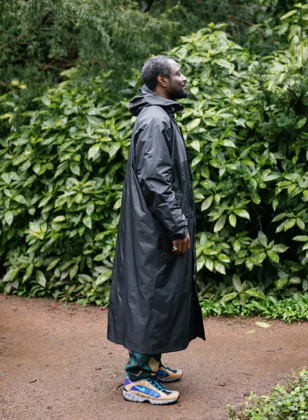 SUSAN BIJL < The New Raincoat