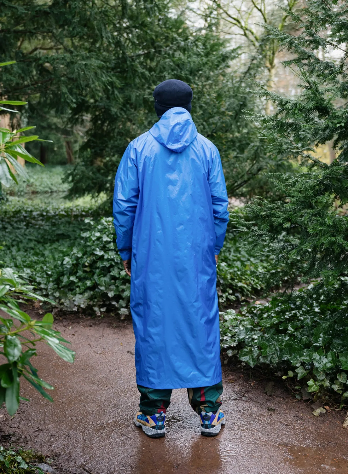 blue_3.webp SUSAN BIJL < The New Raincoat