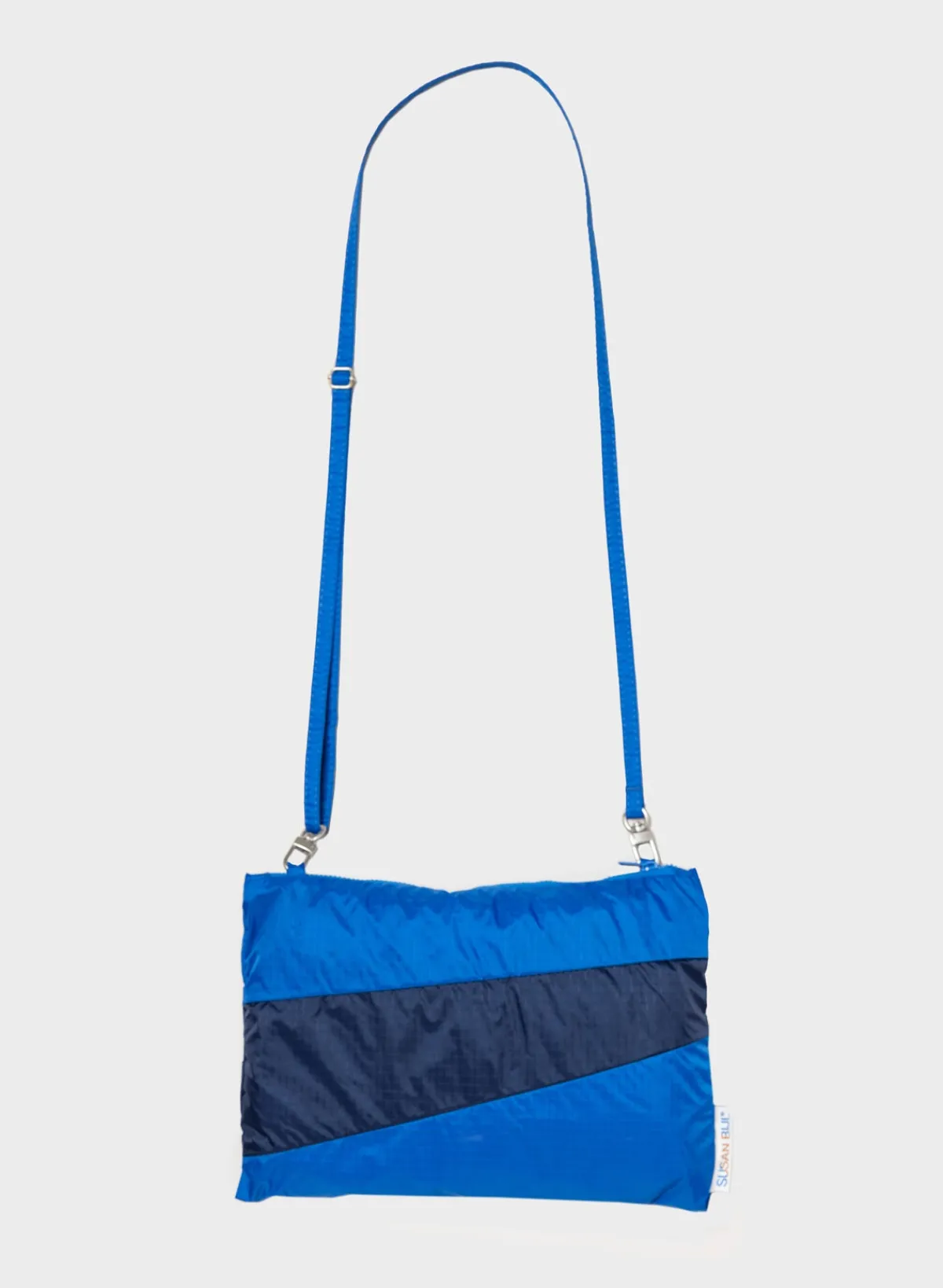 blue_5.webp SUSAN BIJL < The New Raincoat