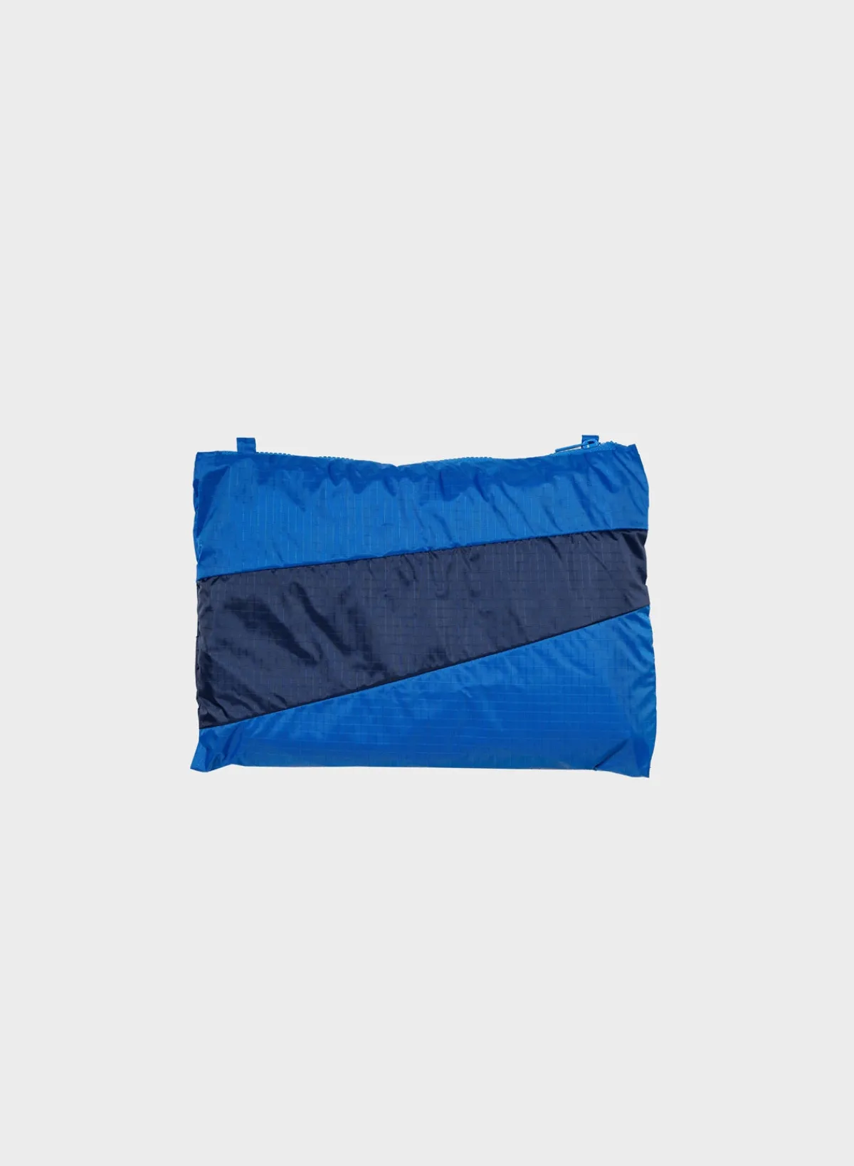 blue_6.webp SUSAN BIJL < The New Raincoat