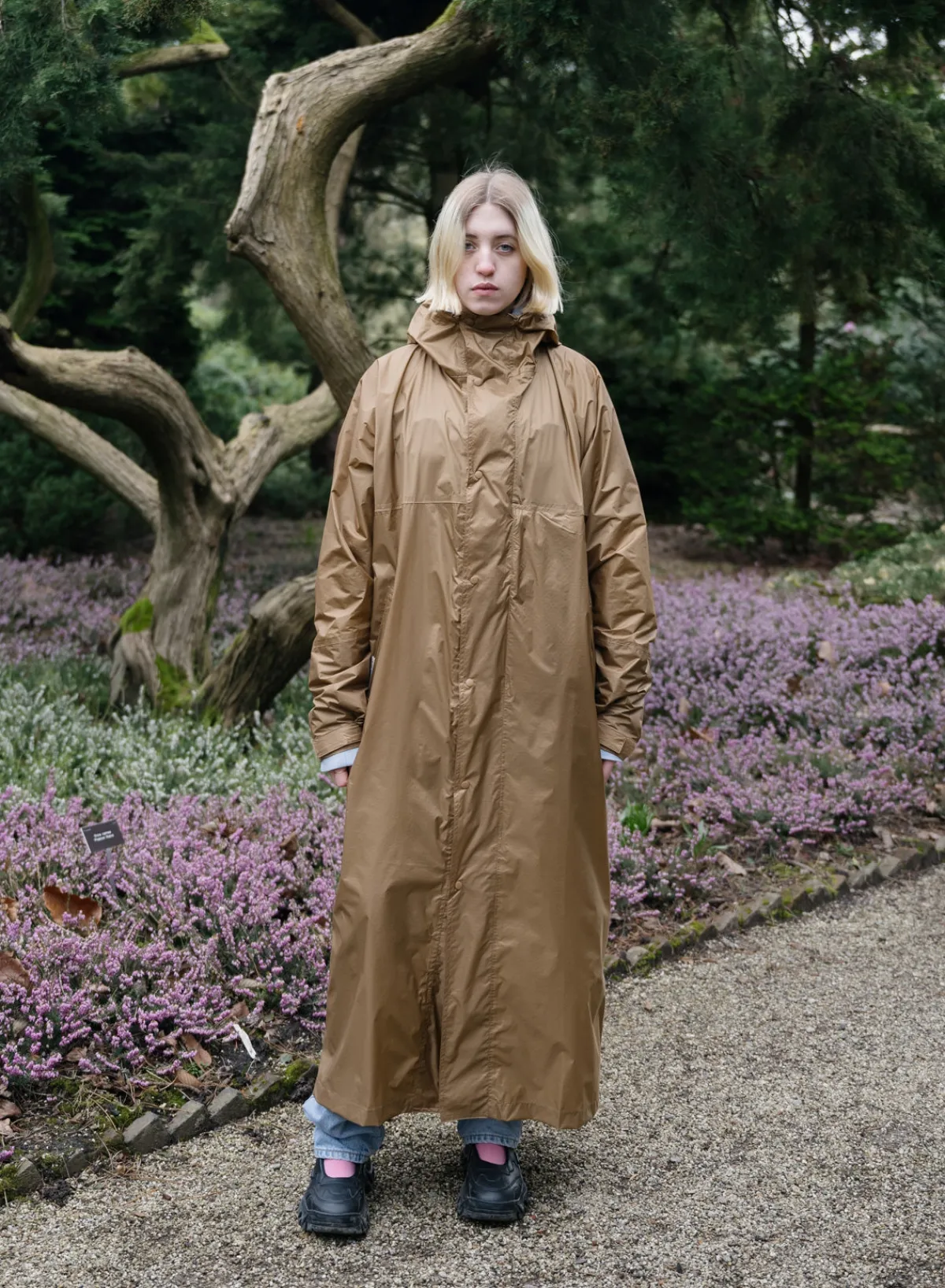 camel_1.webp SUSAN BIJL < The New Raincoat