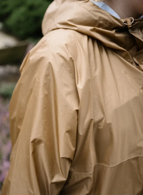 SUSAN BIJL < The New Raincoat