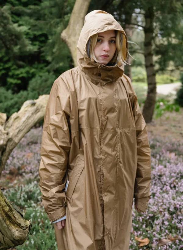SUSAN BIJL < The New Raincoat