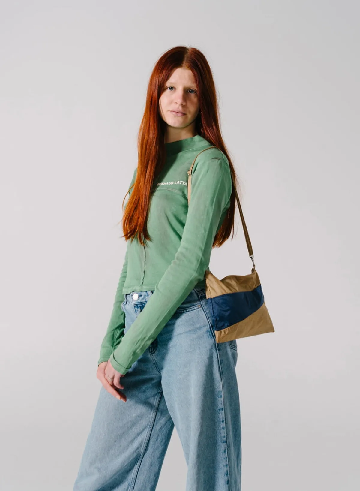 camel__navy_medium_1-1.webp SUSAN BIJL Camel & Navy MEDIUM< The New Pouch