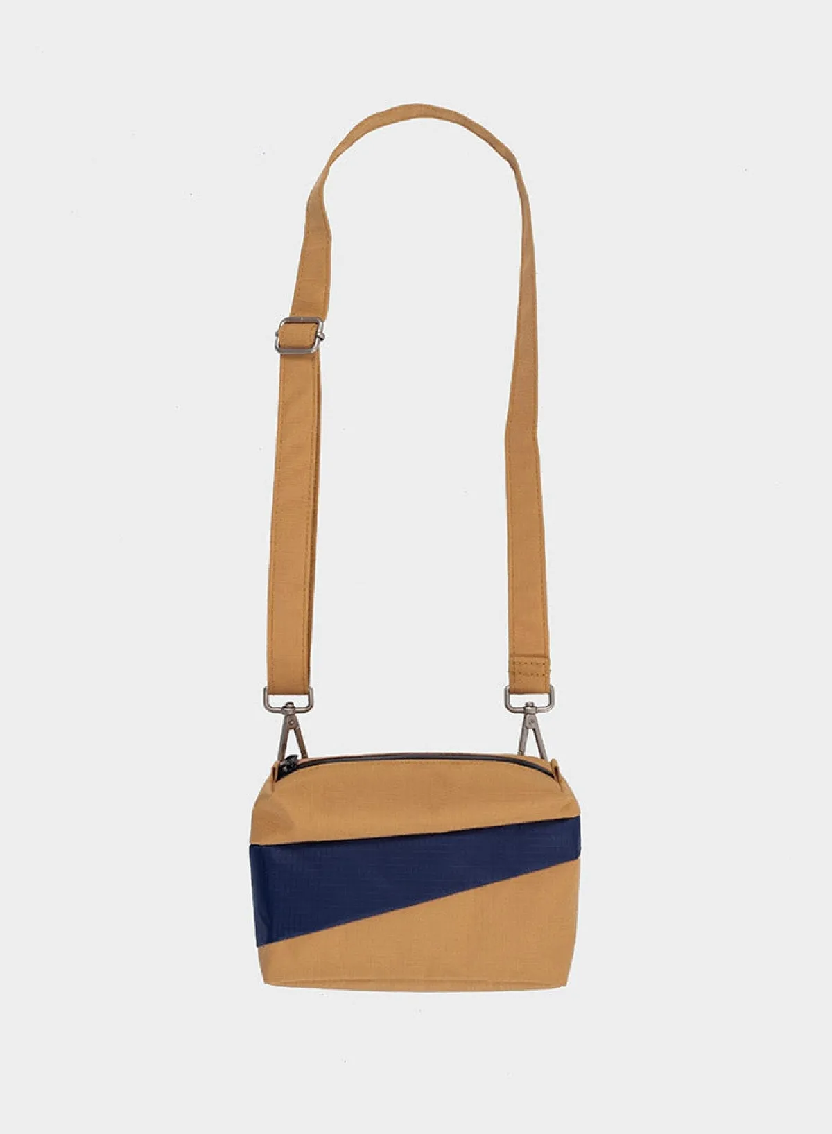 camel__navy_small_0-2.webp SUSAN BIJL Camel & Navy SMALL< The New Bum Bag