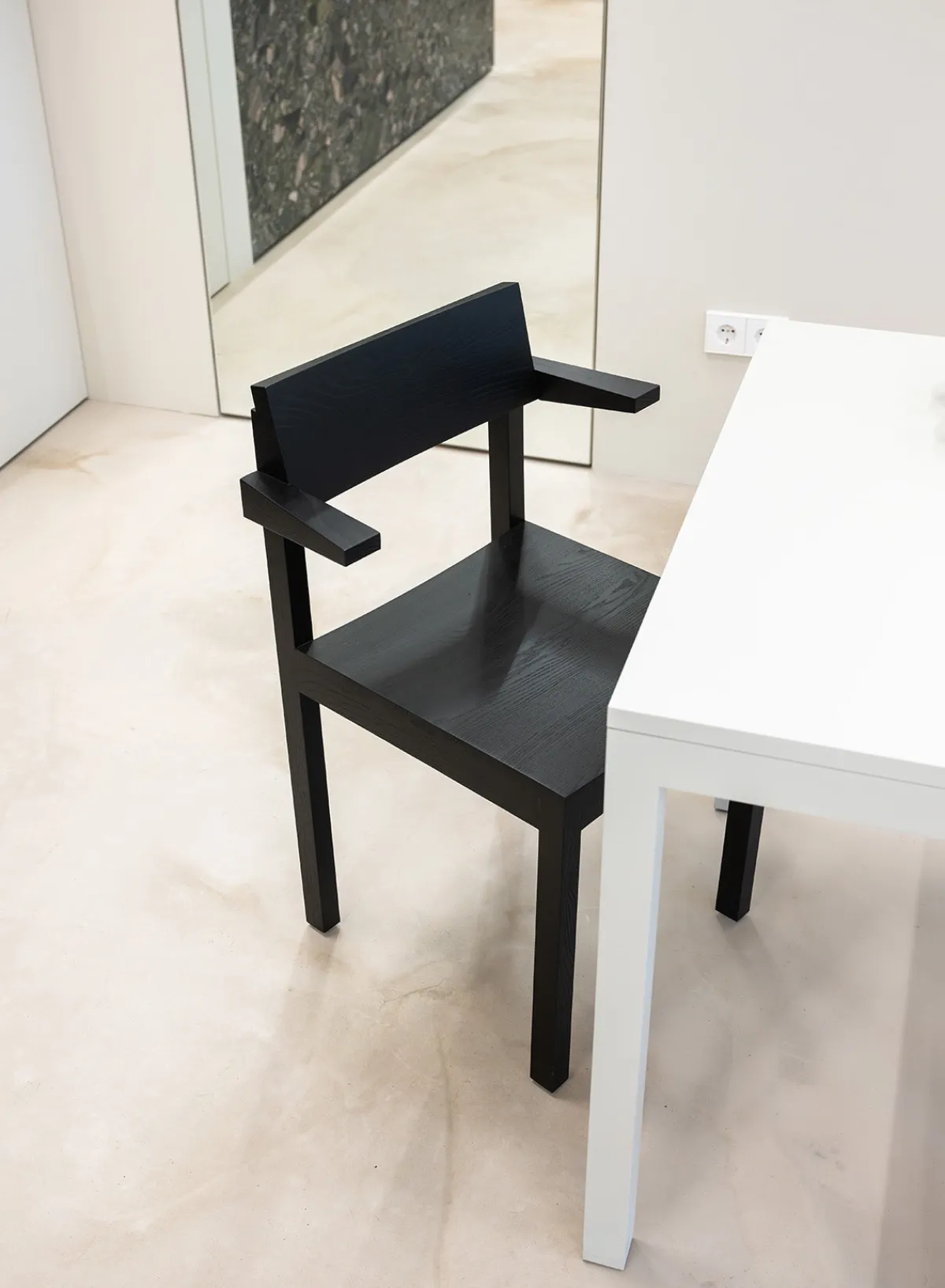chair_silent_in_coal_0.webp SUSAN BIJL Chair Silent In Coal< Meubels