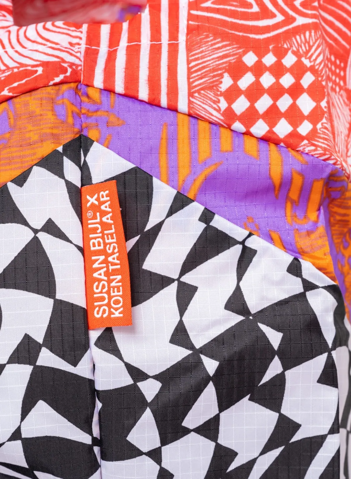 endless_smoking_croissant_1-1.webp SUSAN BIJL Endless Smoking Croissant Red MEDIUM< The New Shopping Bag