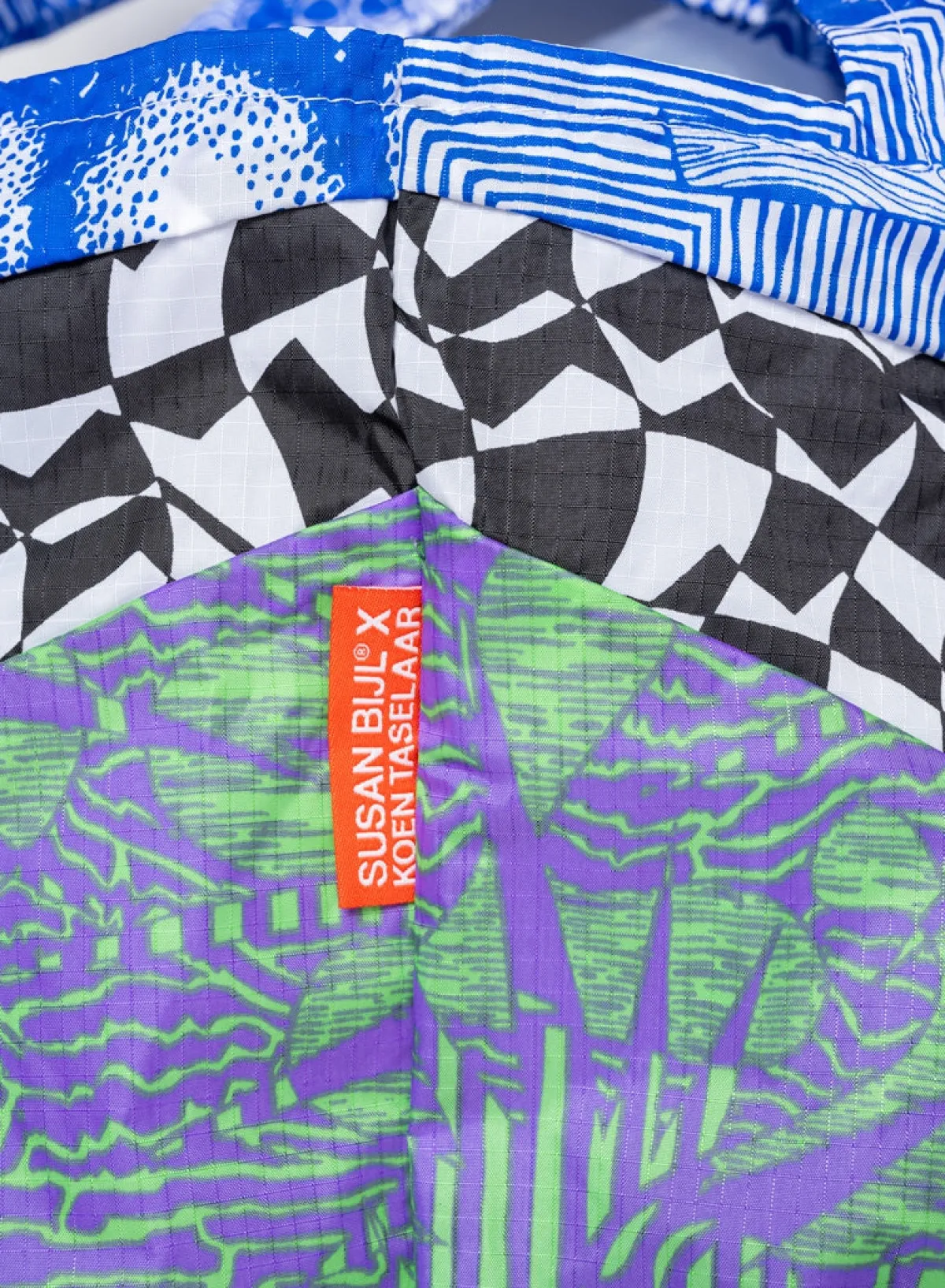 endless_smoking_croissant_1-2.webp SUSAN BIJL Endless Smoking Croissant Blue LARGE< The New Shopping Bag