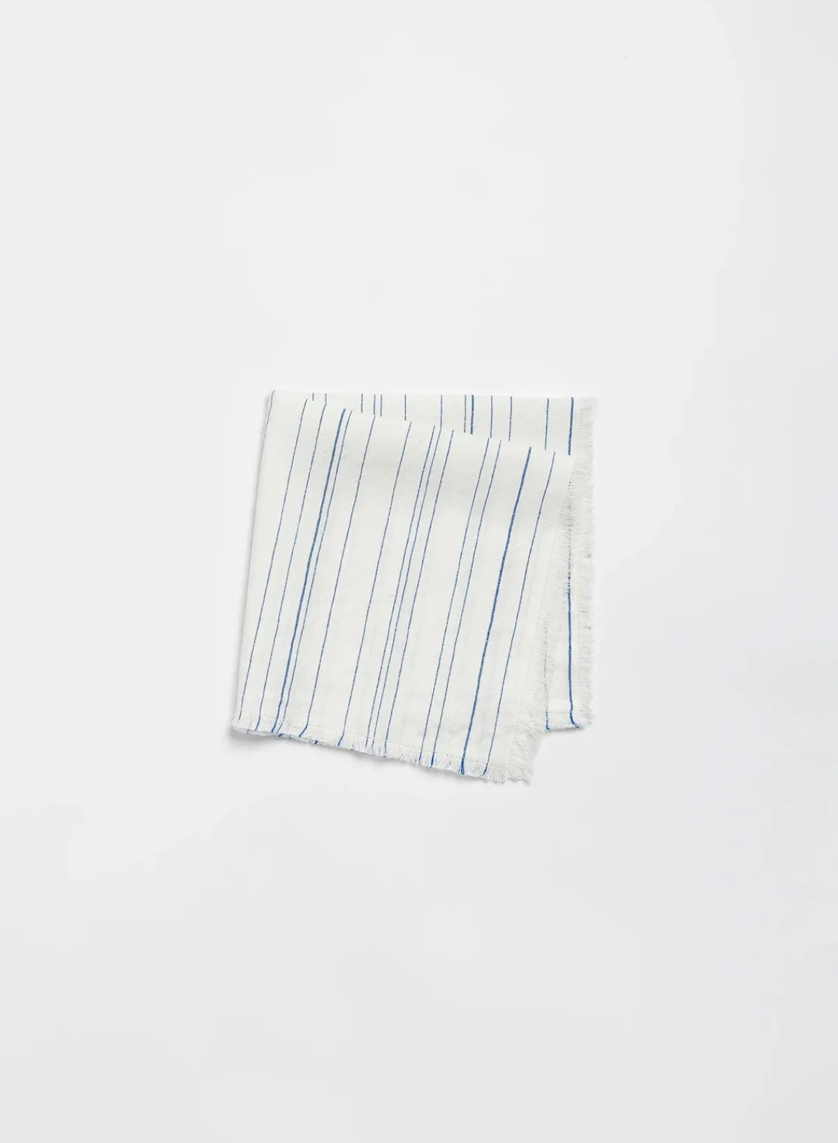greta_napkin_in_whiteblue_1.webp SUSAN BIJL Greta Napkin In White/Blue< Keuken & Tafelaankleding | Textiel