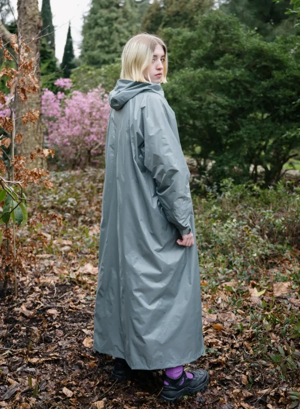 SUSAN BIJL < The New Raincoat
