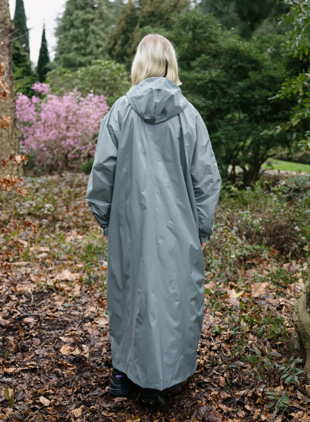 grey_3.webp SUSAN BIJL < The New Raincoat
