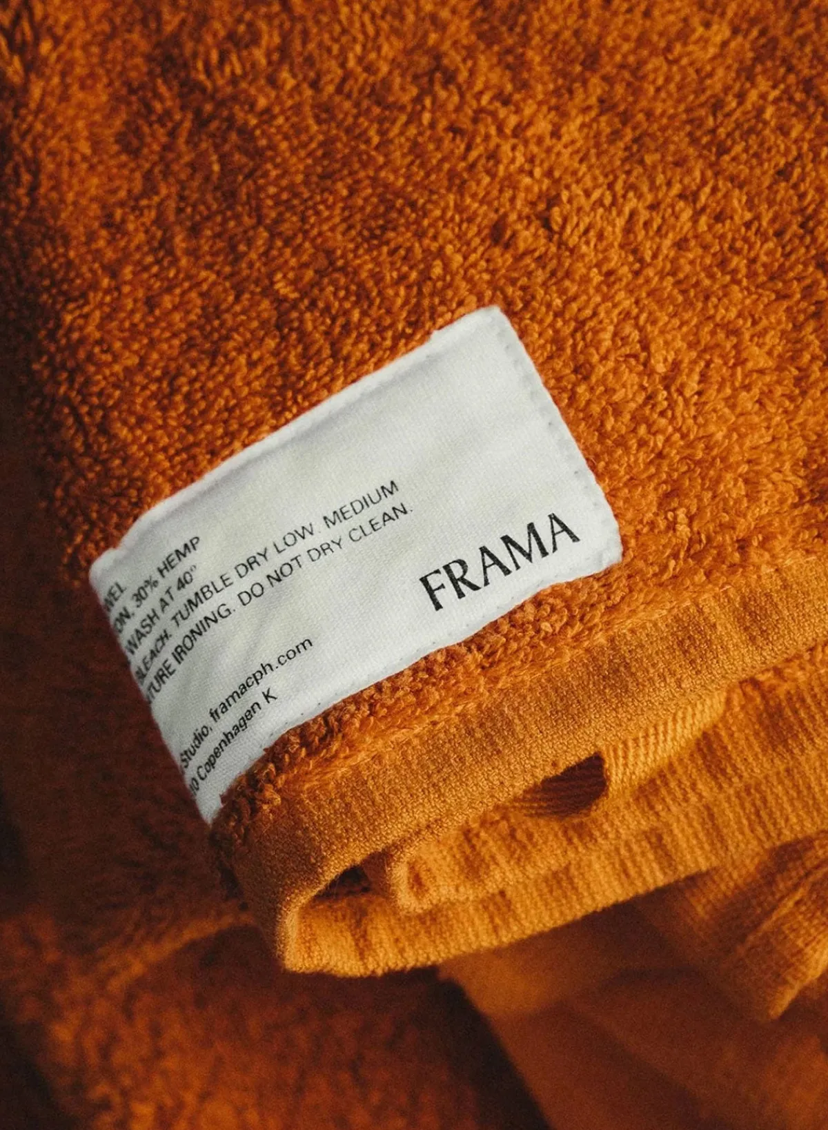 hand_towel_in_burnt_orang_0.webp SUSAN BIJL Hand Towel In Burnt Orange, Heavy< Textiel
