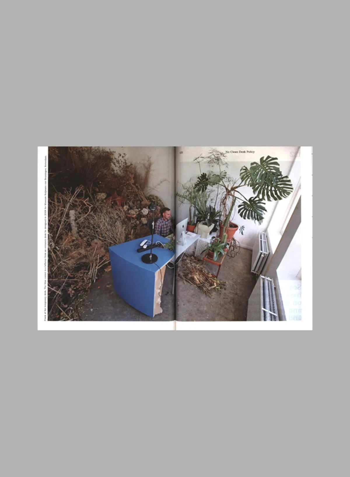 issue__the_desk_1.webp SUSAN BIJL Issue 08, The Desk< Tijdschriften & Boeken