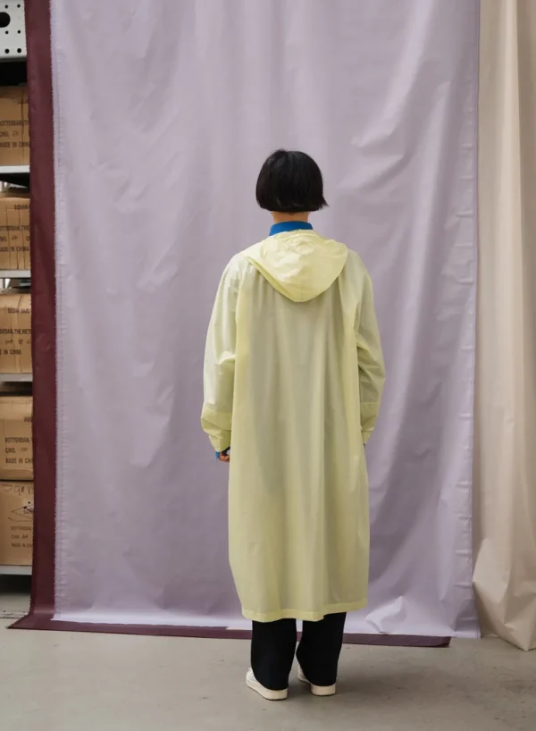 SUSAN BIJL < The New Raincoat