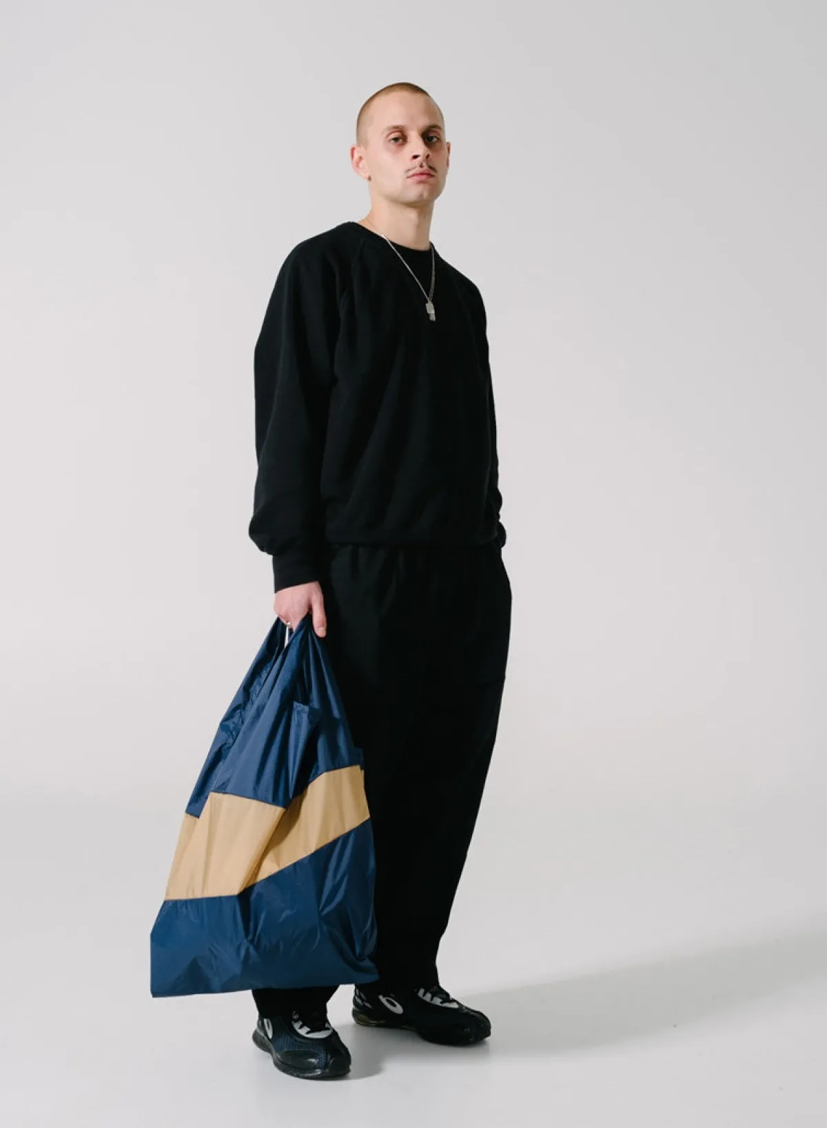 navy__camel_large_1.webp SUSAN BIJL Navy & Camel LARGE< The New Shopping Bag