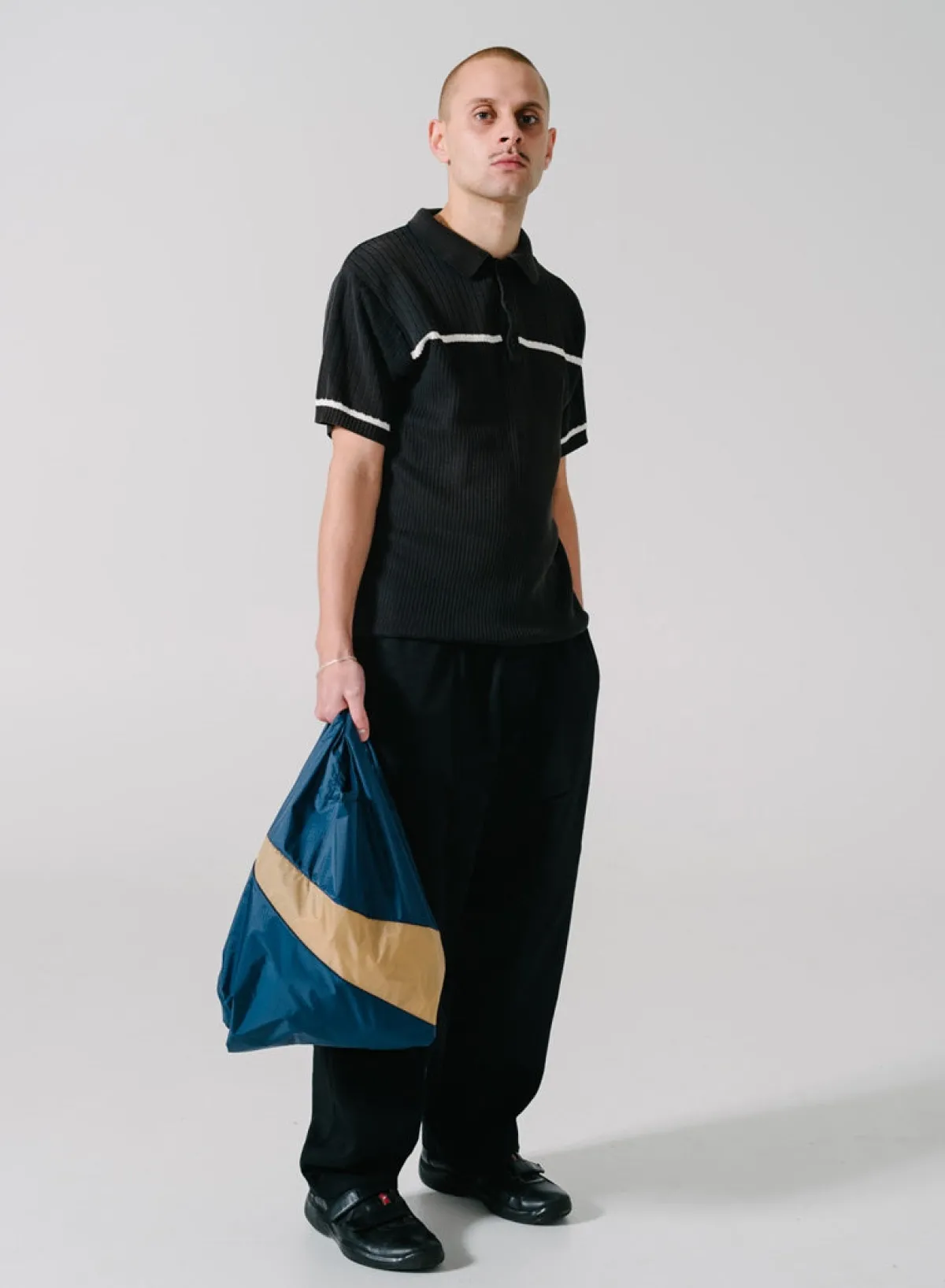 navy__camel_medium_1.webp SUSAN BIJL Navy & Camel MEDIUM< The New Shopping Bag