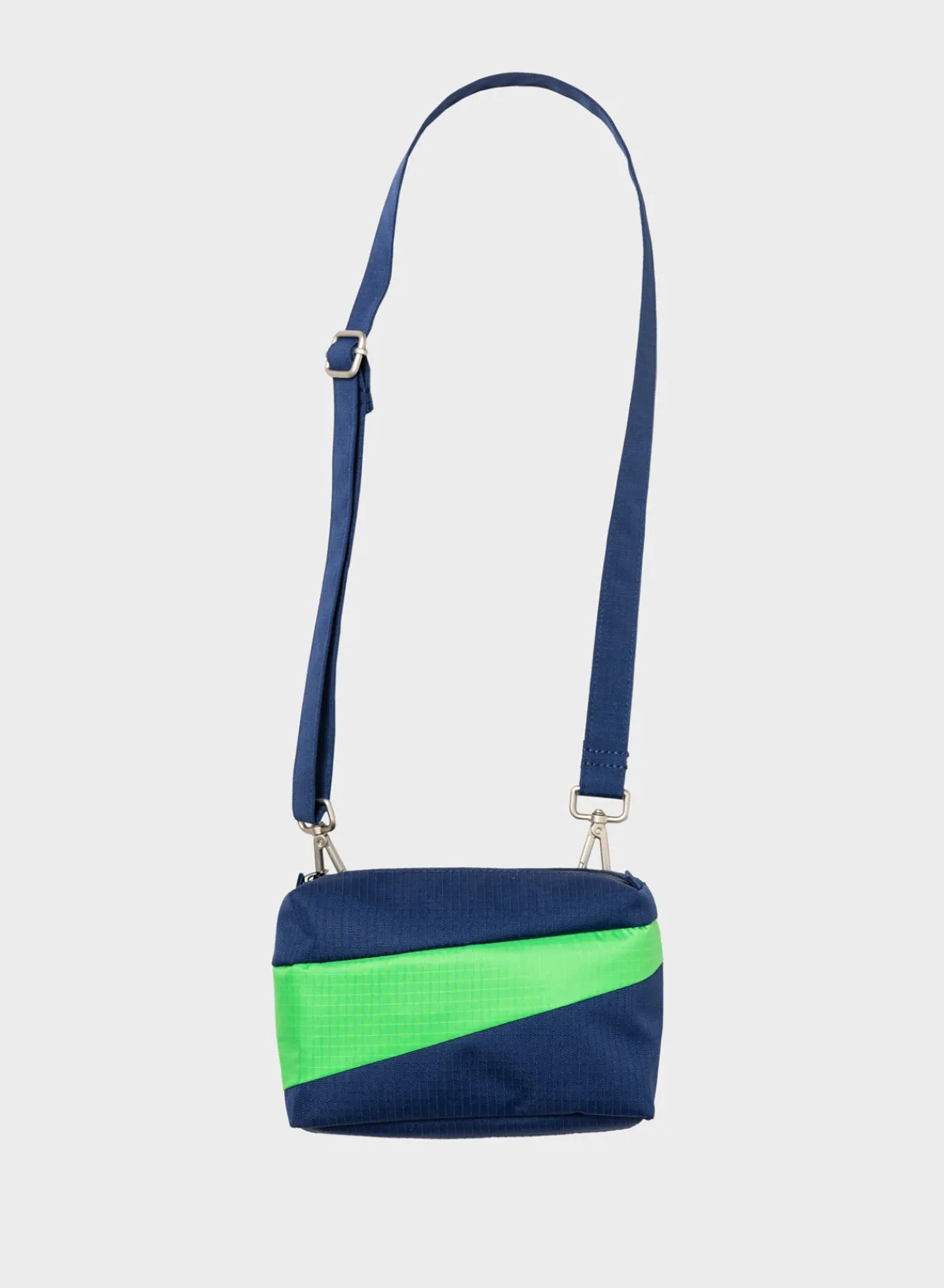navy__greenscreen_small_0.webp SUSAN BIJL Navy & Greenscreen SMALL< The New Bum Bag