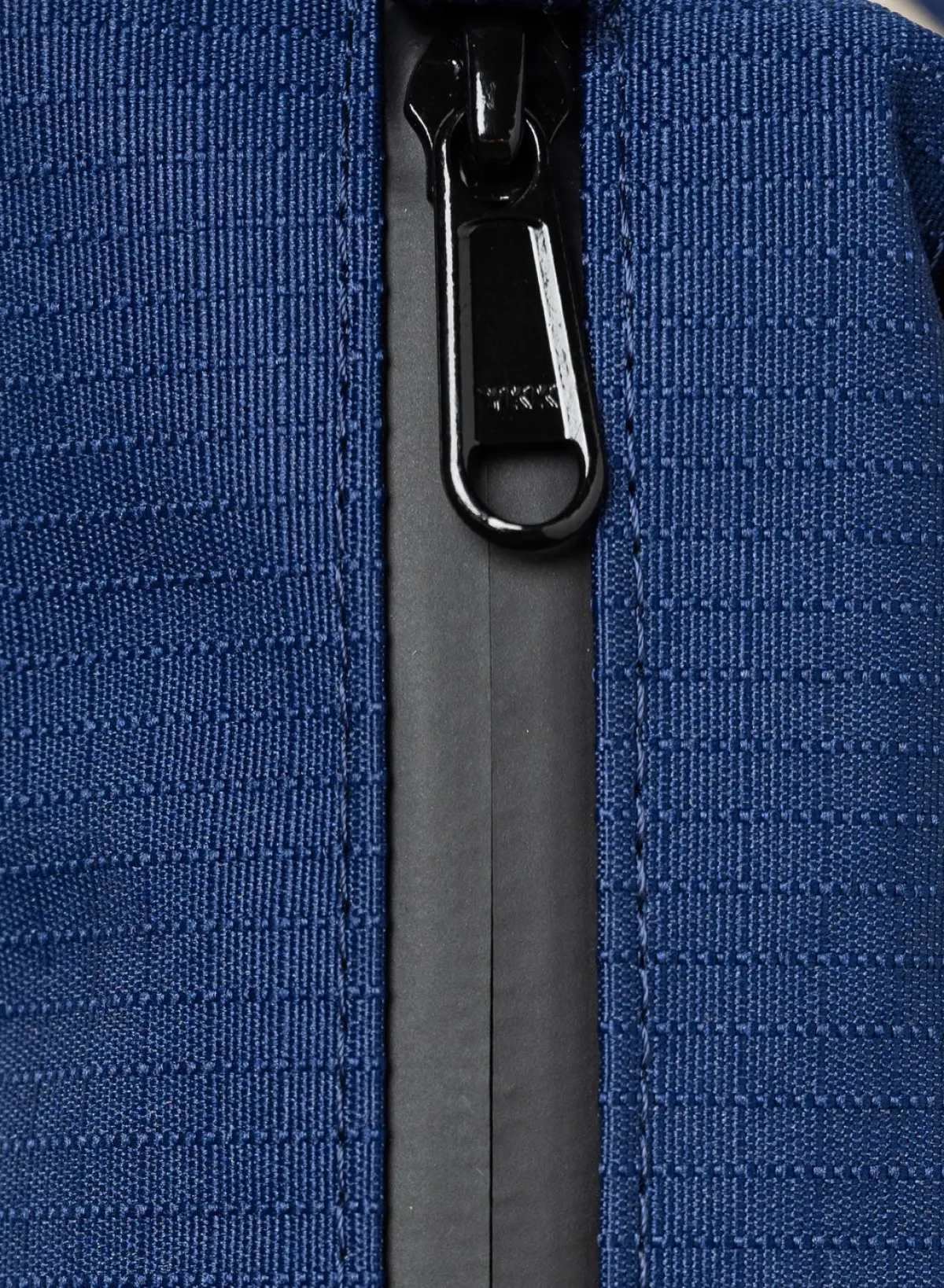 navy__greenscreen_small_3.webp SUSAN BIJL Navy & Greenscreen SMALL< The New Bum Bag