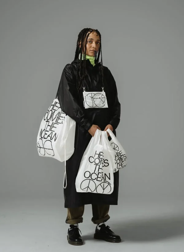 SUSAN BIJL Ocean White MEDIUM< The New Shopping Bag