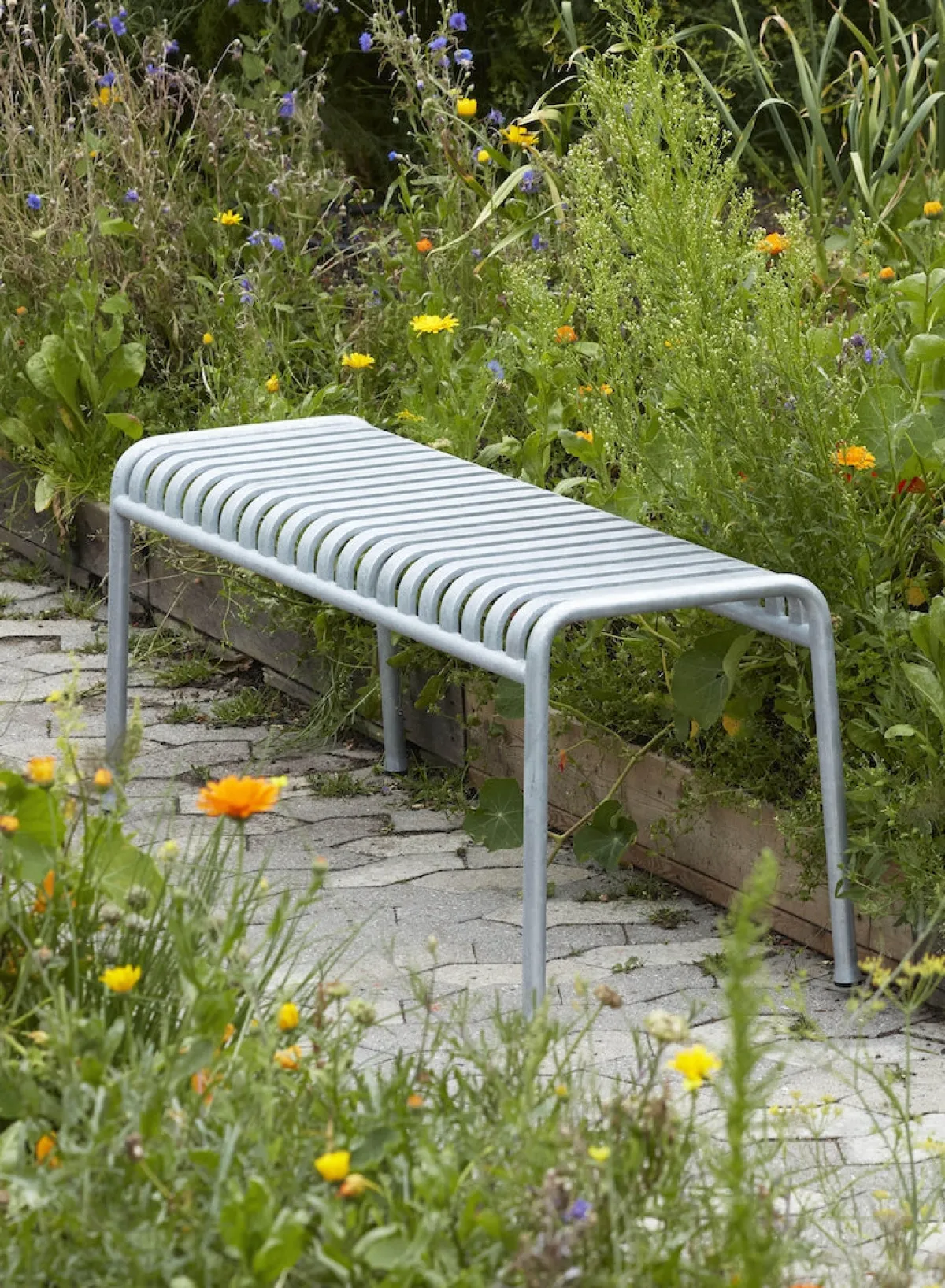 palissade_bench_in_galvan_0.webp SUSAN BIJL Palissade Bench In Galvanised Steel< Meubels