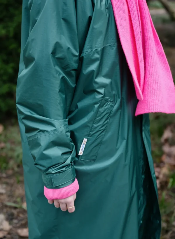 SUSAN BIJL < The New Raincoat